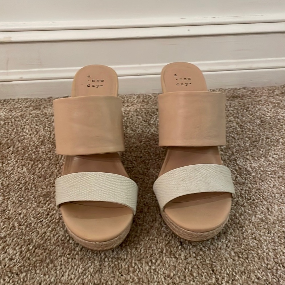 A New Day tan wedges sz 8
